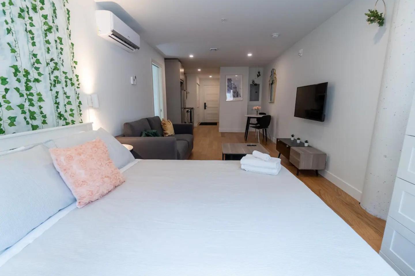 Rozenhaus Montreal Hotel Room photo